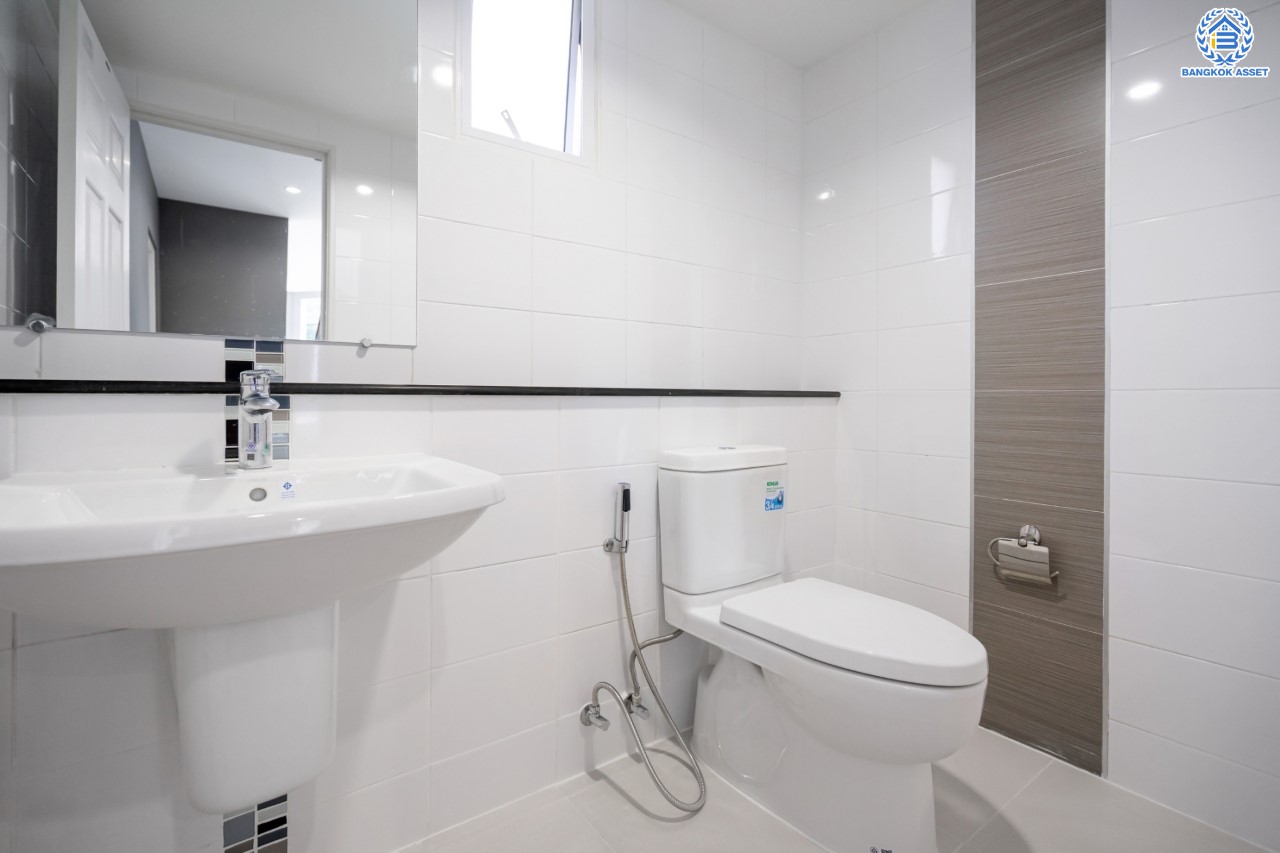 บ้านมือสองตกแต่งใหม่ ม.เดอะแพลนท์ ราชพฤกษ์-พระราม5 หลังมุม! เนื้อที่ 58 ตร.ว. ฟังก์ชัน 3 ห้องนอน 3 ห้องน้ำ จอดรถได้ 2 คัน บนทำเลศักยภาพ เดินทางสะดวก ใกล้วงเวียนพระราม5, The Walk, ทางด่วน ศรีรัช และรถไฟฟ้าสายสีม่วง "สถานีบางรักใหญ่"